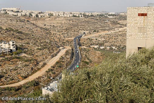 Bethlehem_bypass_road_with_tunnel_from_Beit_Jalla_tb1124064697.jpg